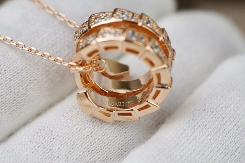 Bv1g*ai necklaces